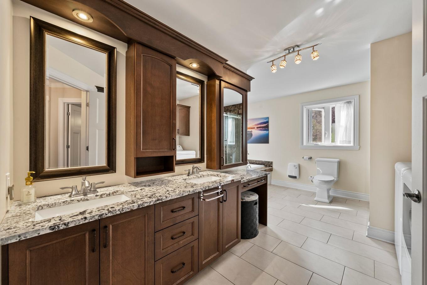 Salle de bains - 182 Rue De Saguenay, Bromont, QC - Indoor Photo Showing Bathroom