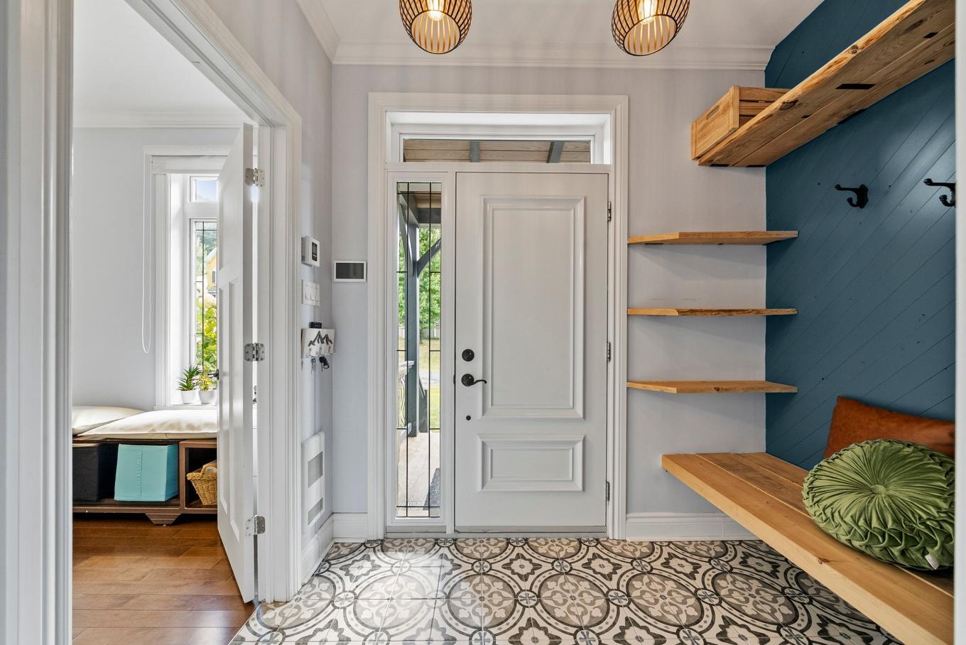 Hall d'entrée/Vestibule - 182 Rue De Saguenay, Bromont, QC - Indoor Photo Showing Other Room