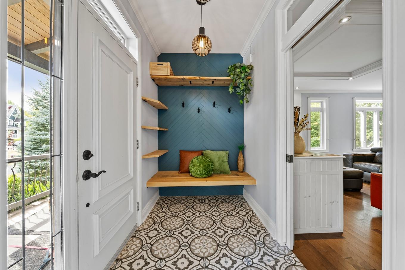 Hall d'entrée/Vestibule - 182 Rue De Saguenay, Bromont, QC - Indoor Photo Showing Other Room