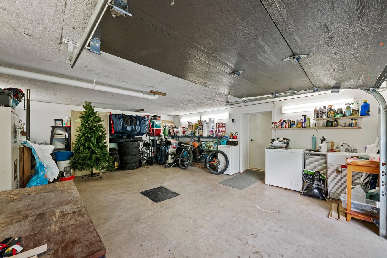 Garage - 182 Rue De Saguenay, Bromont, QC - Indoor Photo Showing Garage