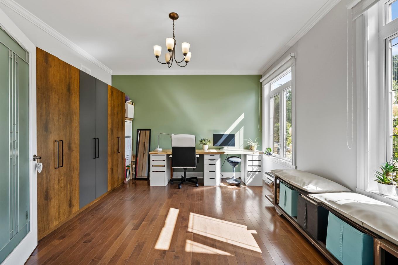 Bureau - 182 Rue De Saguenay, Bromont, QC - Indoor