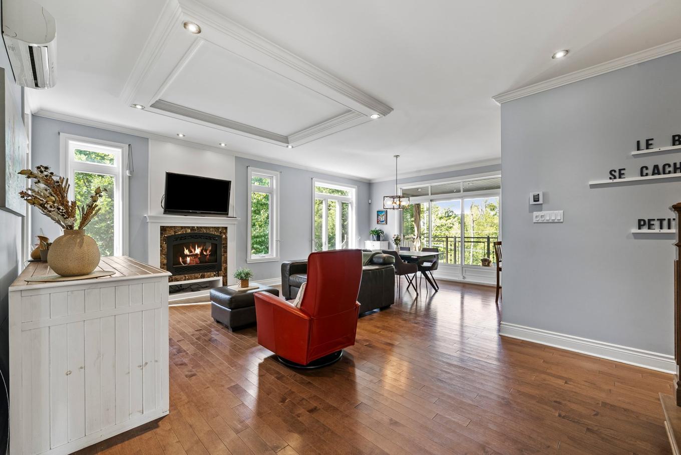 Salon - 182 Rue De Saguenay, Bromont, QC - Indoor With Fireplace