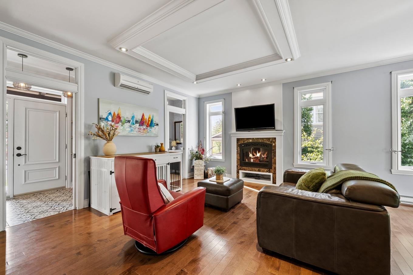 Salon - 182 Rue De Saguenay, Bromont, QC - Indoor Photo Showing Living Room With Fireplace