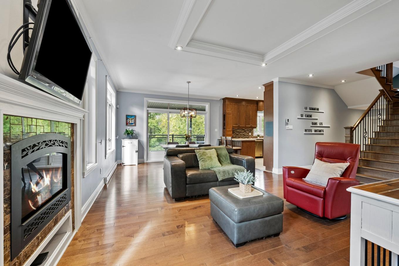 Vue d'ensemble - 182 Rue De Saguenay, Bromont, QC - Indoor Photo Showing Living Room With Fireplace