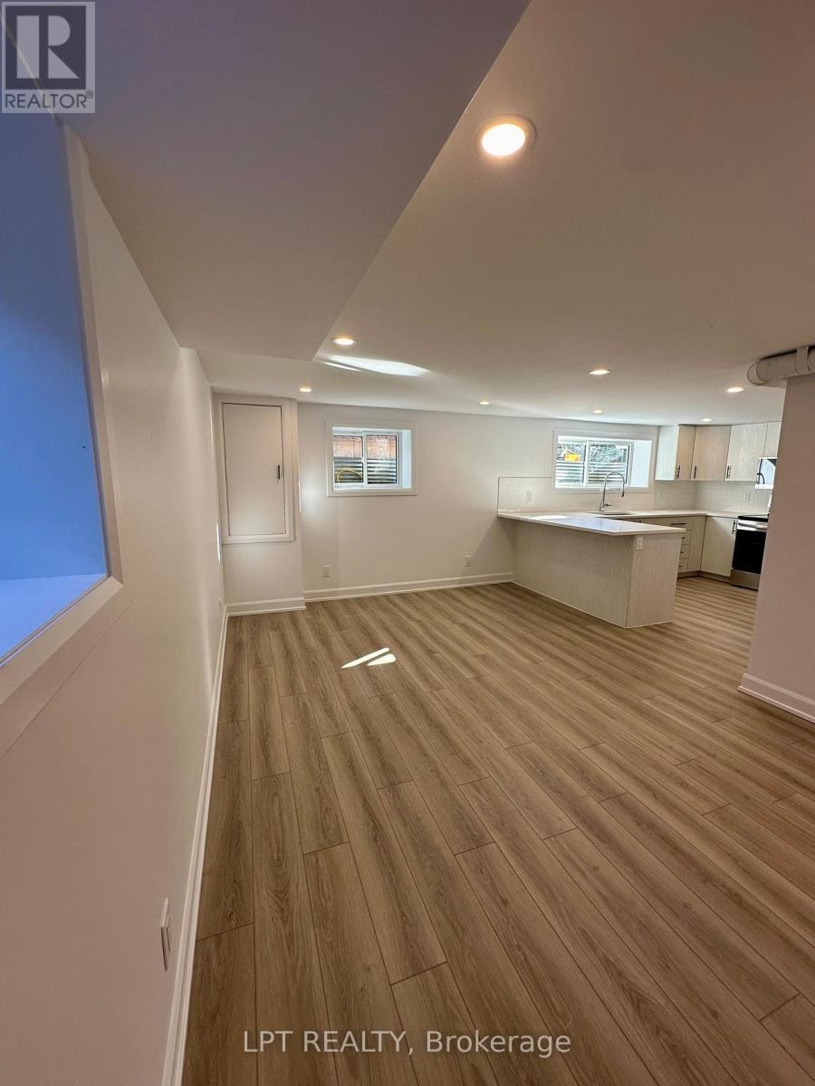 2101 Arch Street, Ottawa, ON - Indoor