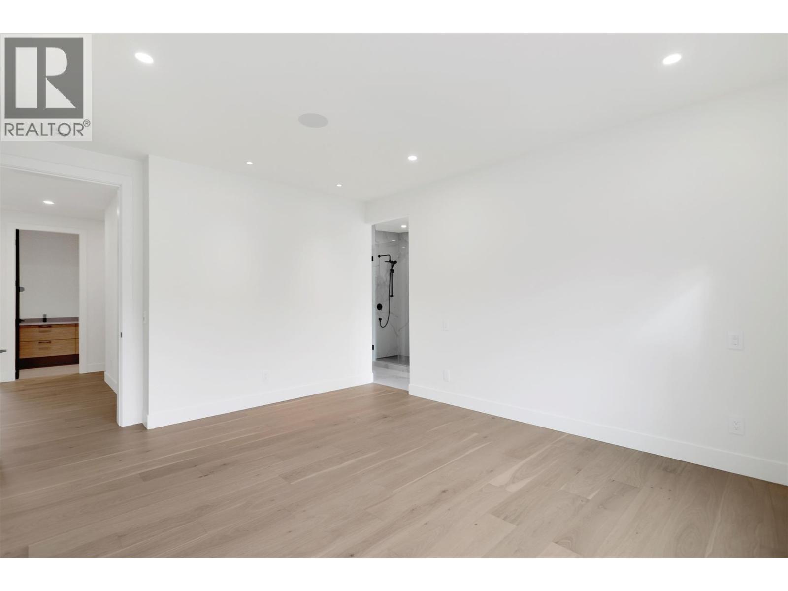 Master bedroom - 5533 Foothill Court, Kelowna, BC - Indoor Photo Showing Other Room