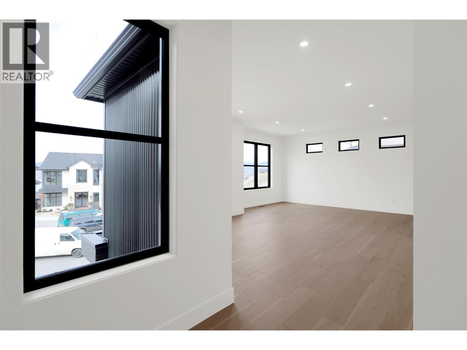 Spacious bonus room / family room upper floor - 5533 Foothill Court, Kelowna, BC - Indoor Photo Showing Other Room