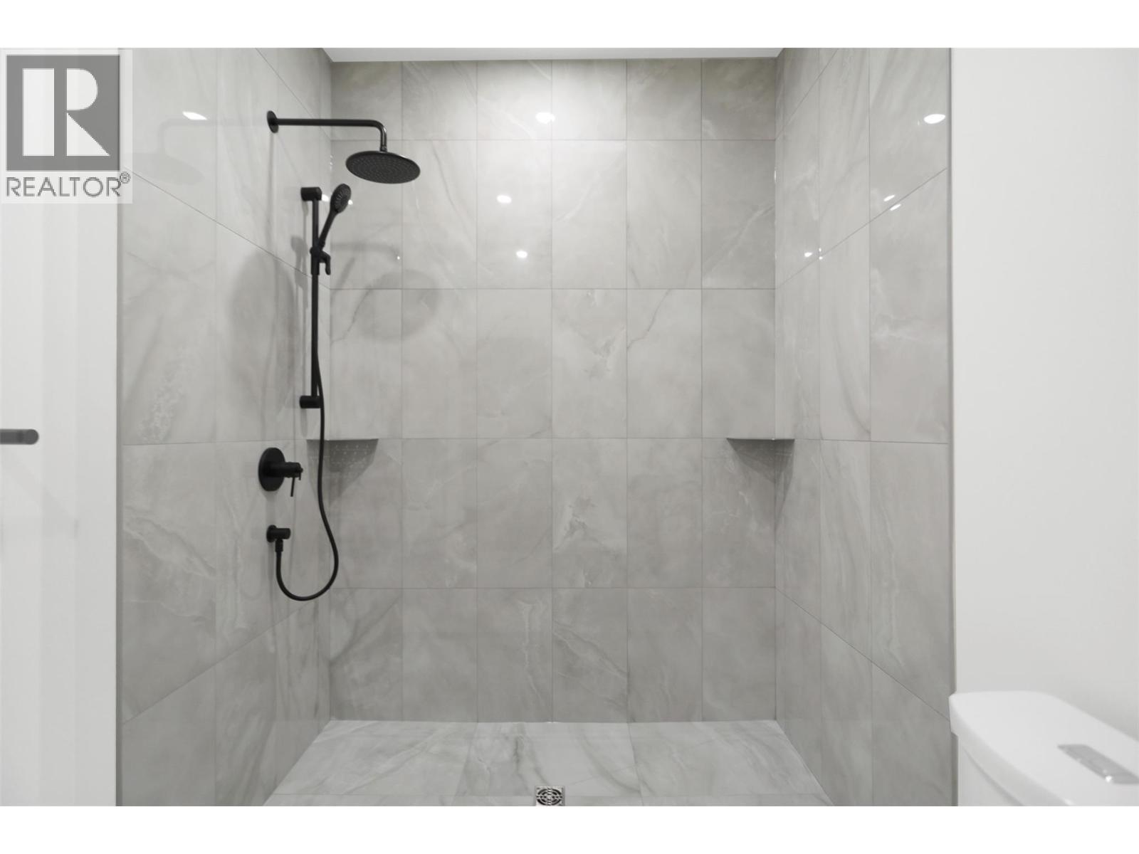 Full bathroom in the basement - 5533 Foothill Court, Kelowna, BC - Indoor Photo Showing Bathroom