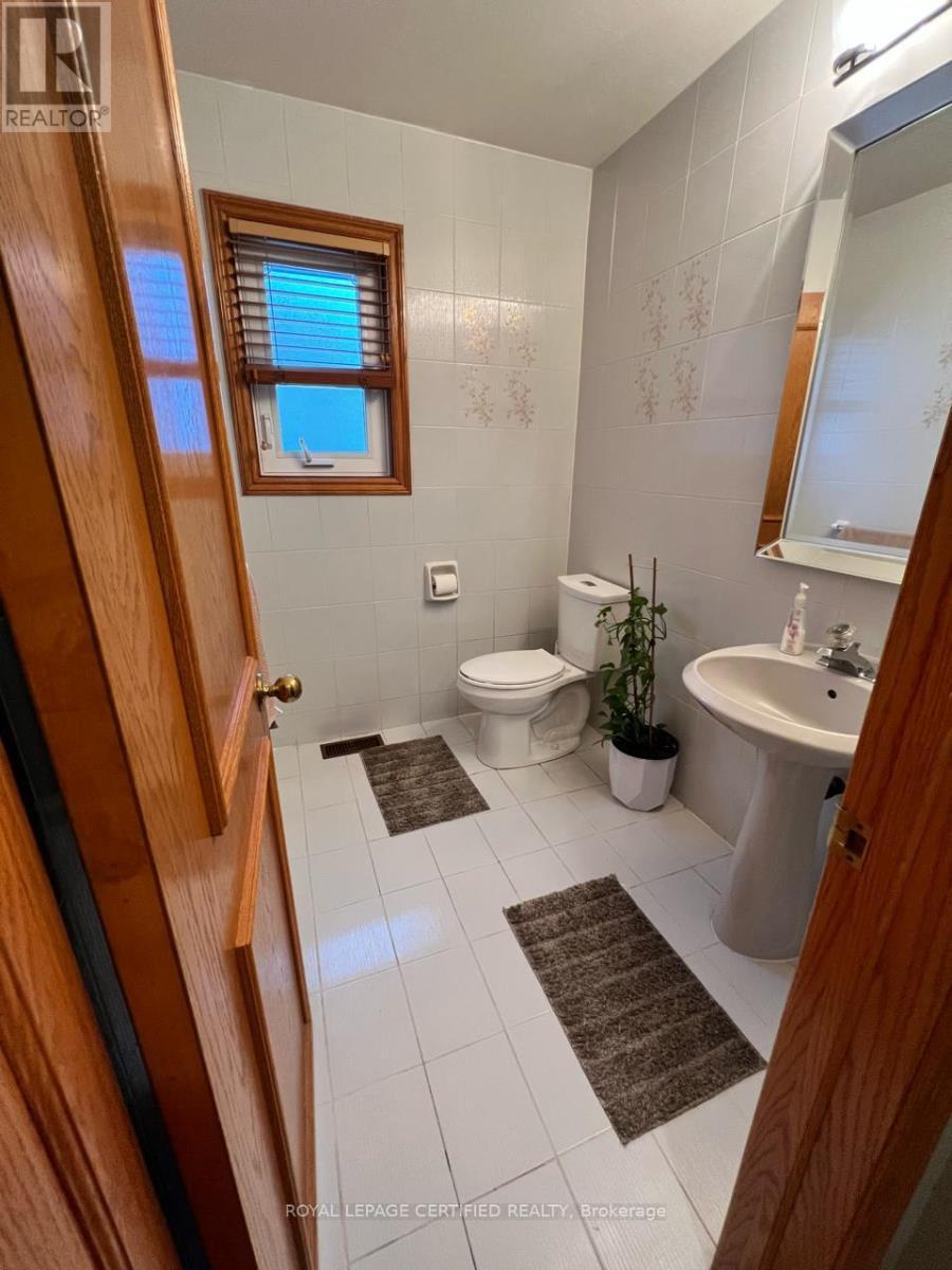 4261 Capilano Court, Mississauga, ON - Indoor Photo Showing Bathroom