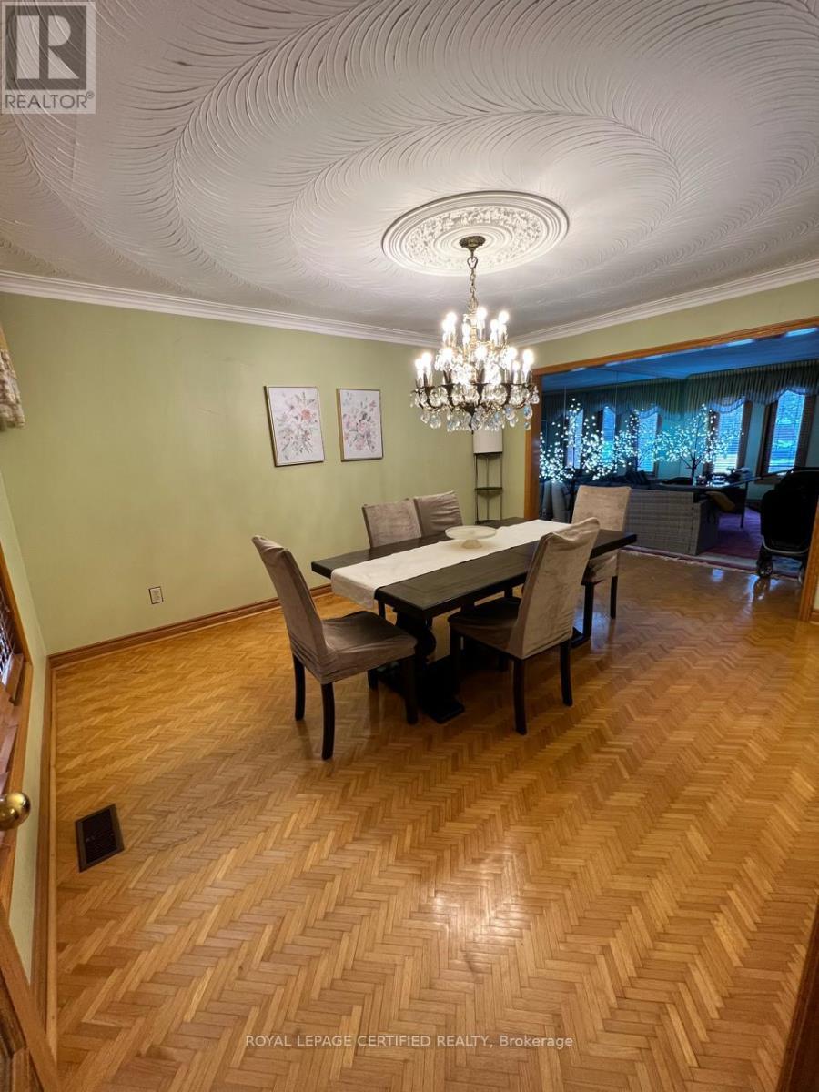 4261 Capilano Court, Mississauga, ON - Indoor Photo Showing Dining Room