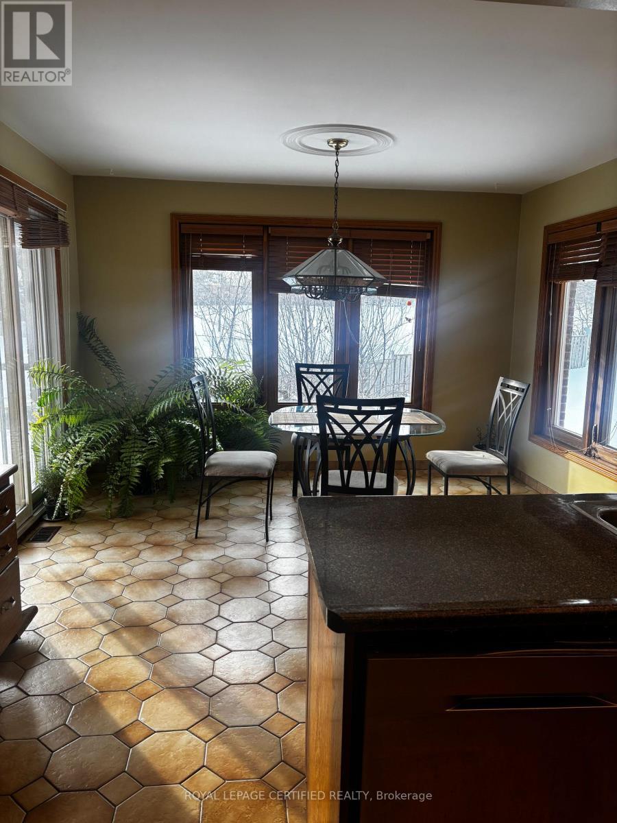 4261 Capilano Court, Mississauga, ON - Indoor