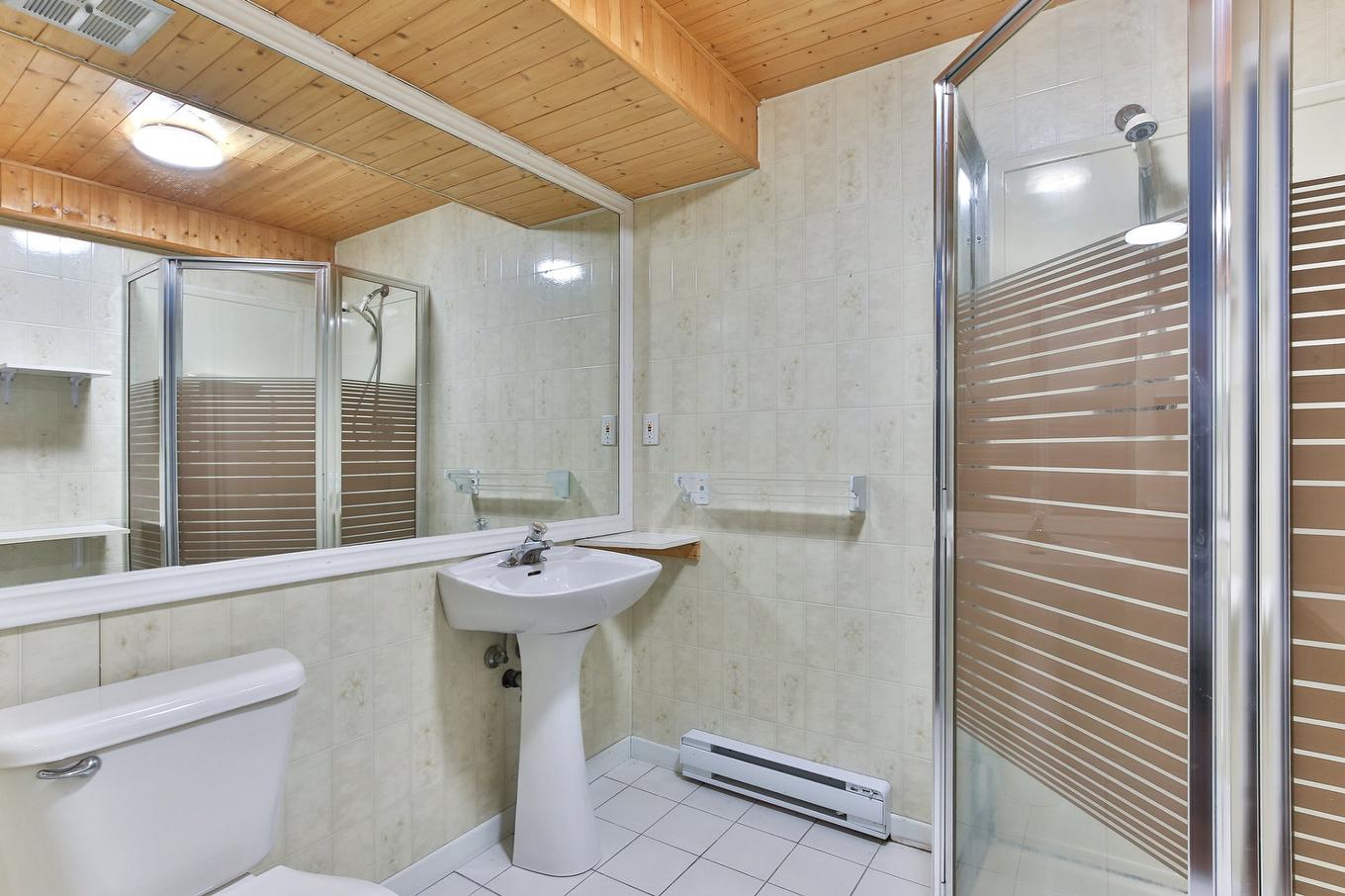 Bathroom - 660 Rue Boisvert, Saint-Jean-Sur-Richelieu, QC - Indoor Photo Showing Bathroom