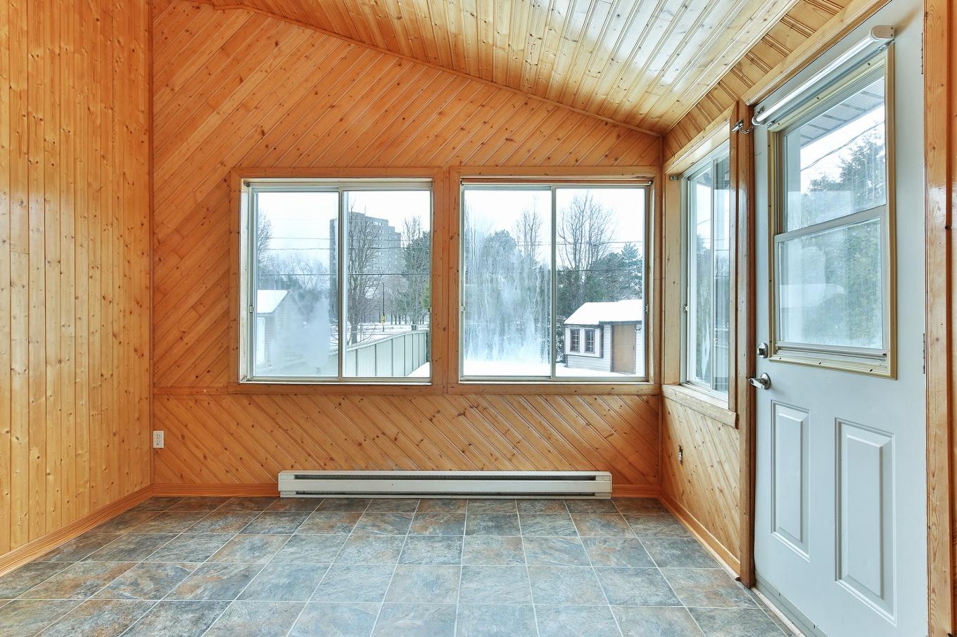 Solarium/Sunroom - 660 Rue Boisvert, Saint-Jean-Sur-Richelieu, QC - Indoor Photo Showing Other Room