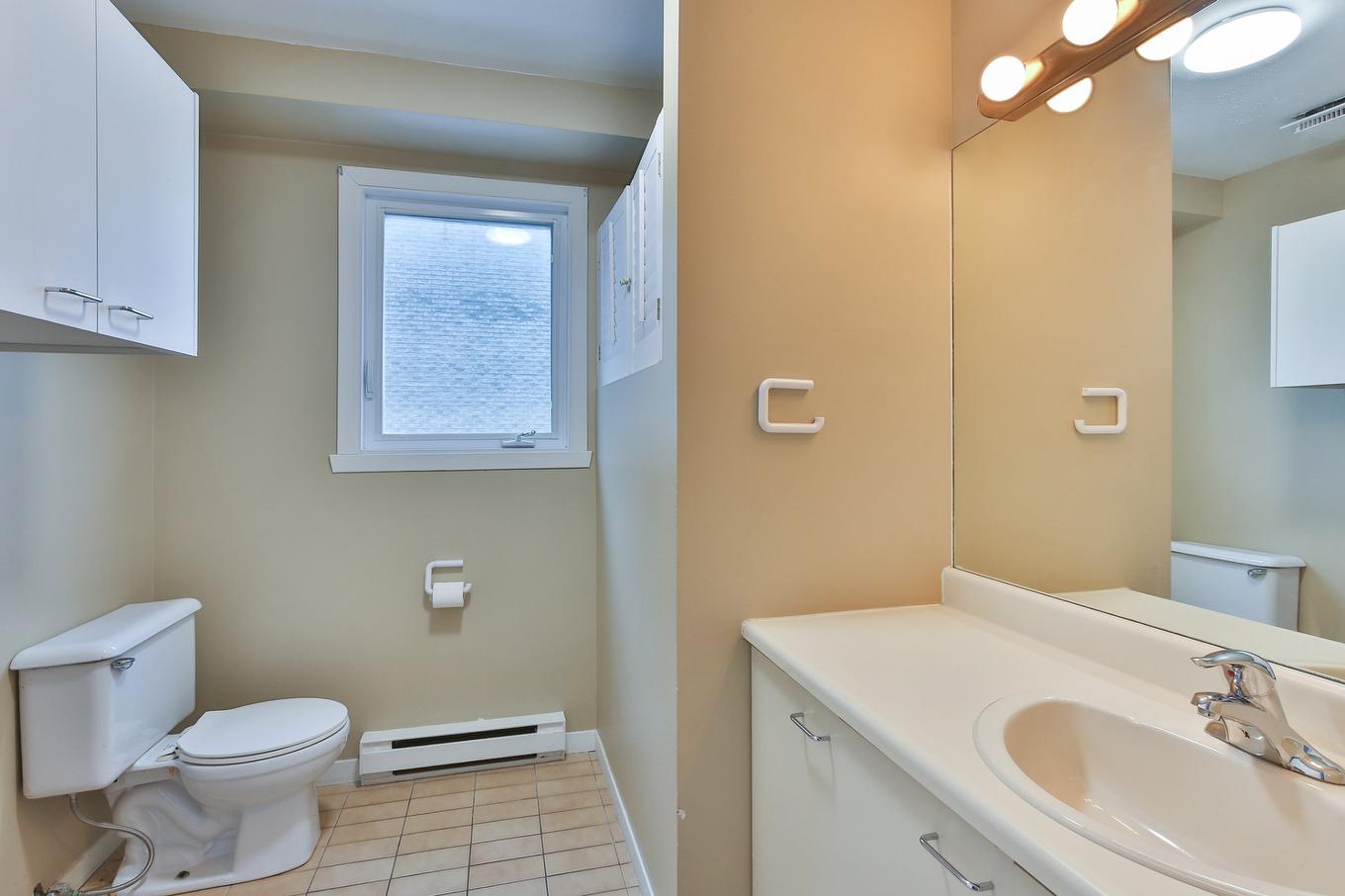 Powder room - 660 Rue Boisvert, Saint-Jean-Sur-Richelieu, QC - Indoor Photo Showing Bathroom