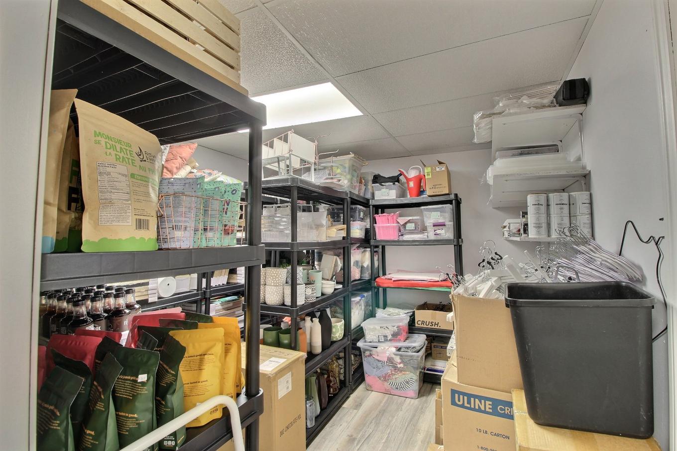 Entrepôt - 87 Av. Principale, Rouyn-Noranda, QC - Indoor