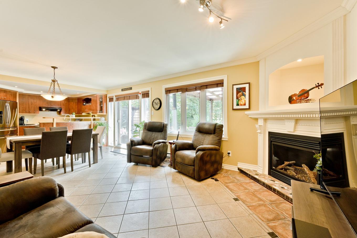 Living room - 265 Rue Rolland-Dion, Magog, QC - Indoor Photo Showing Living Room With Fireplace