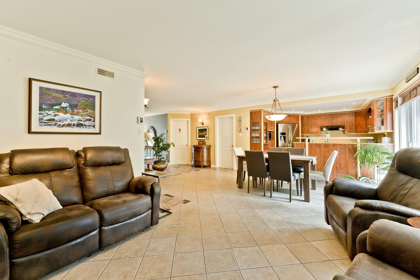 Living room - 265 Rue Rolland-Dion, Magog, QC - Indoor Photo Showing Living Room