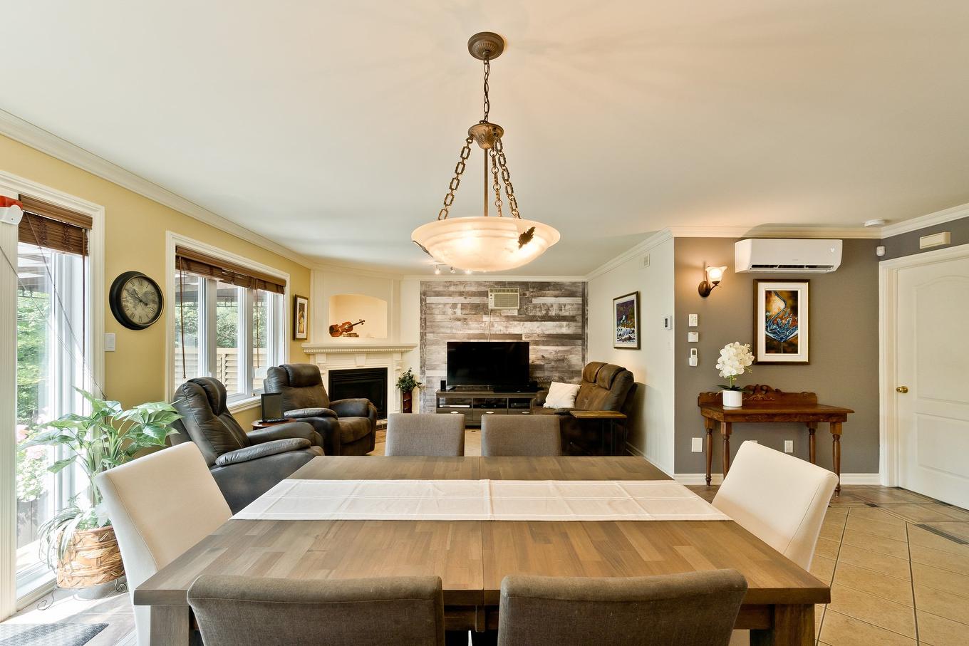 Dining room - 265 Rue Rolland-Dion, Magog, QC - Indoor Photo Showing Dining Room With Fireplace