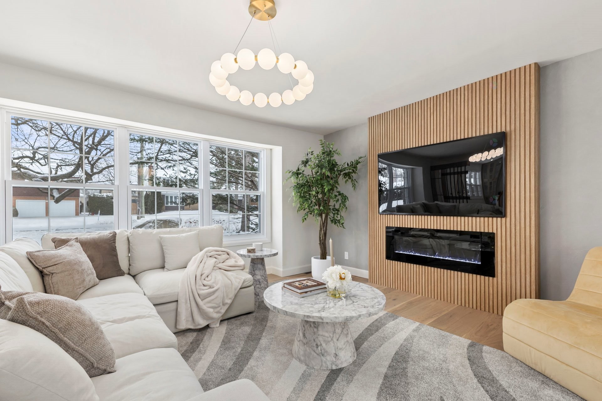 Living Room - 94 Av. Fieldsend, Beaconsfield, QC - Indoor Photo Showing Living Room With Fireplace