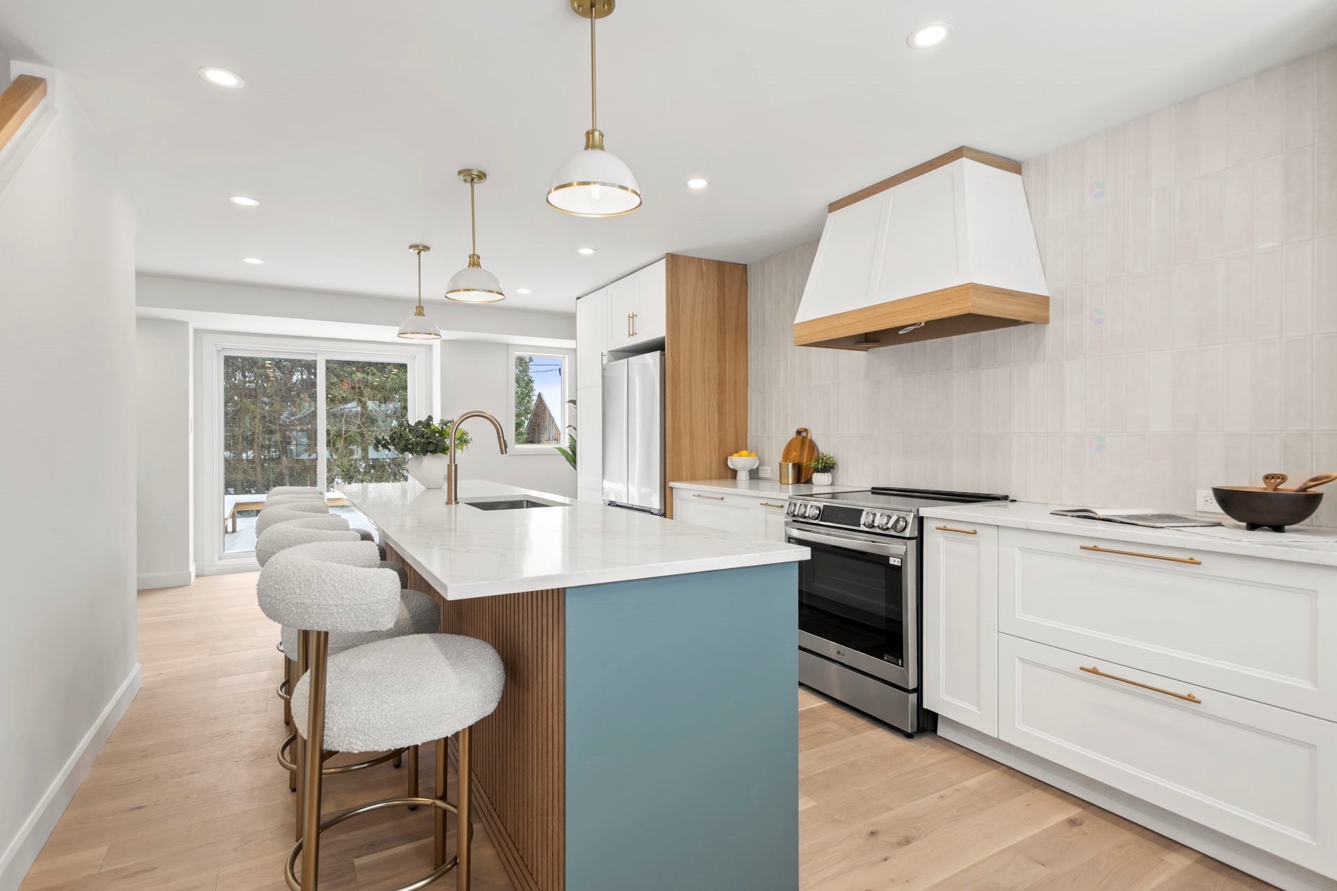Kitchen - 94 Av. Fieldsend, Beaconsfield, QC - Indoor Photo Showing Kitchen With Upgraded Kitchen