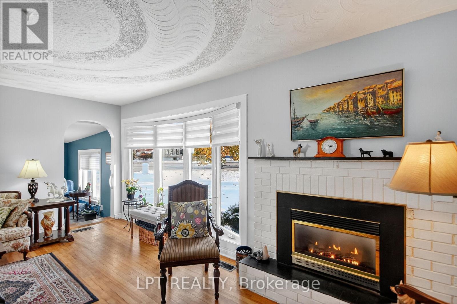 3633 Revelstoke Drive, Ottawa, ON - Indoor Photo Showing Living Room With Fireplace