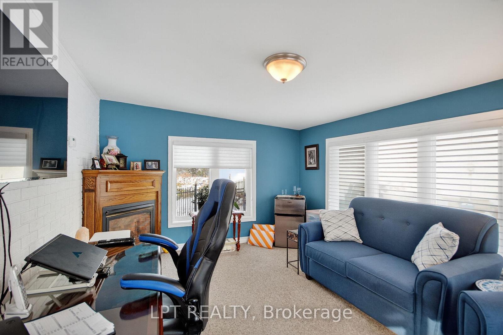 3633 Revelstoke Drive, Ottawa, ON - Indoor