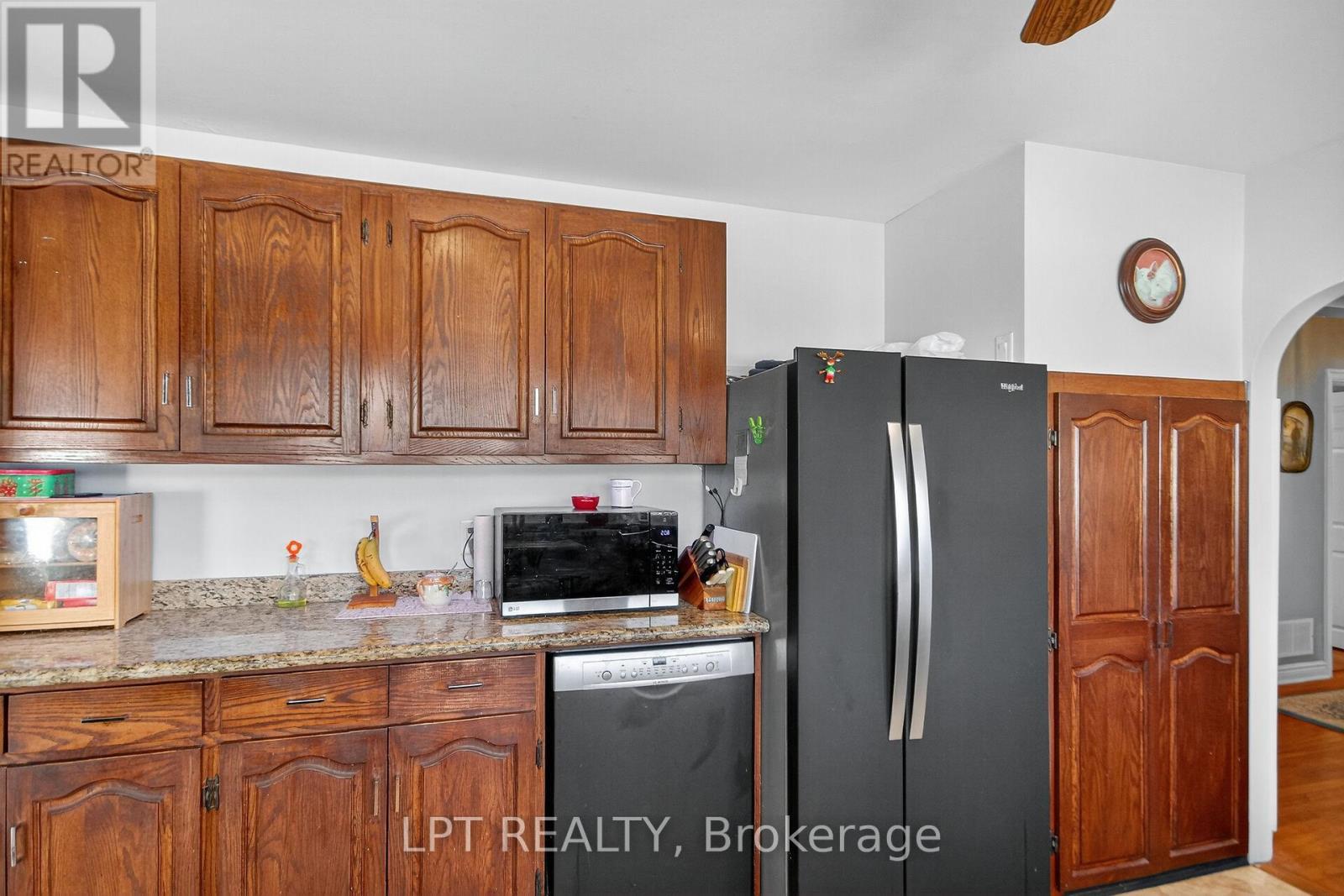3633 Revelstoke Drive, Ottawa, ON - Indoor Photo Showing Kitchen