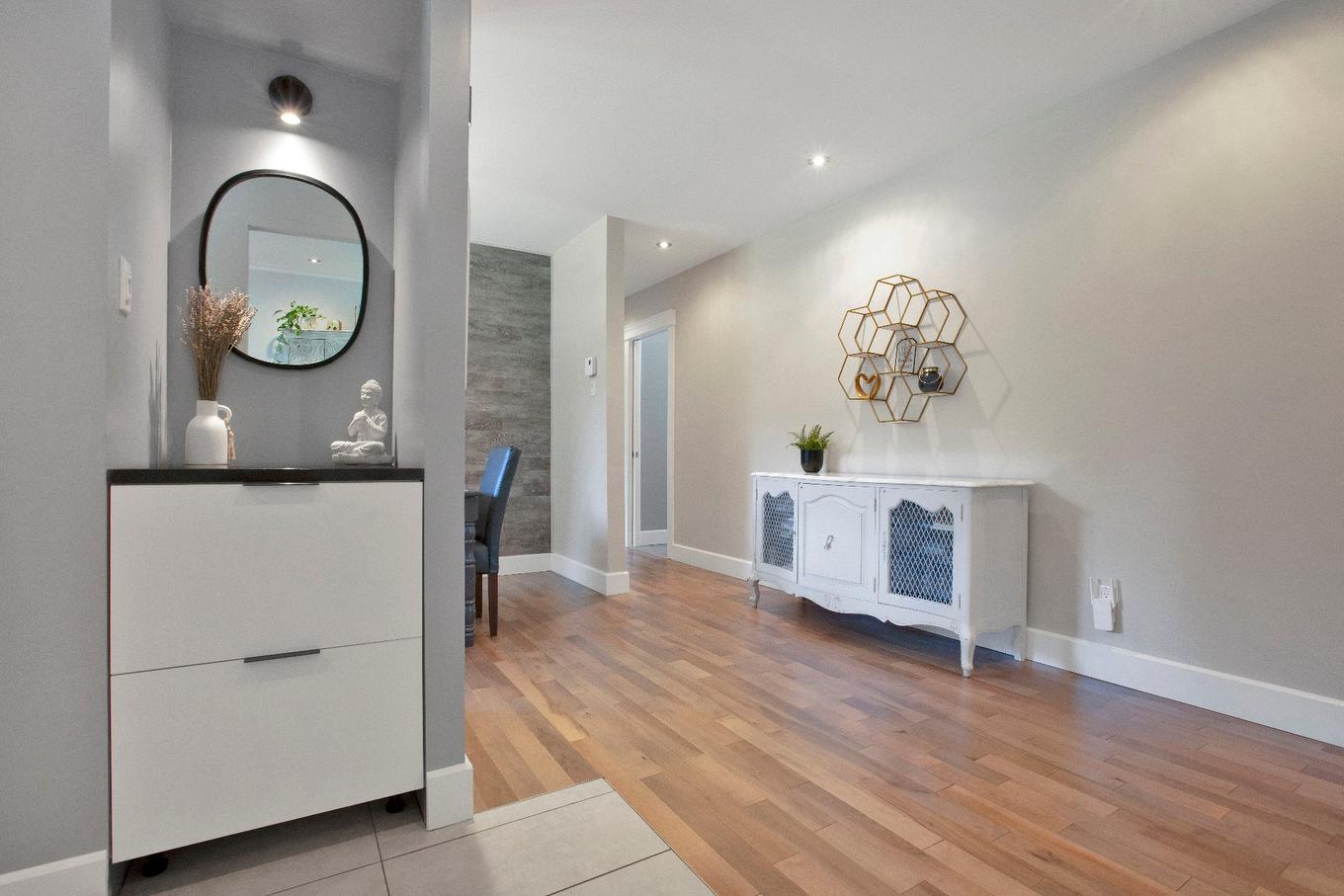 Hall d'entrée/Vestibule - 90 Rue Raoul-Jobin, Repentigny (Repentigny), QC - Indoor Photo Showing Other Room