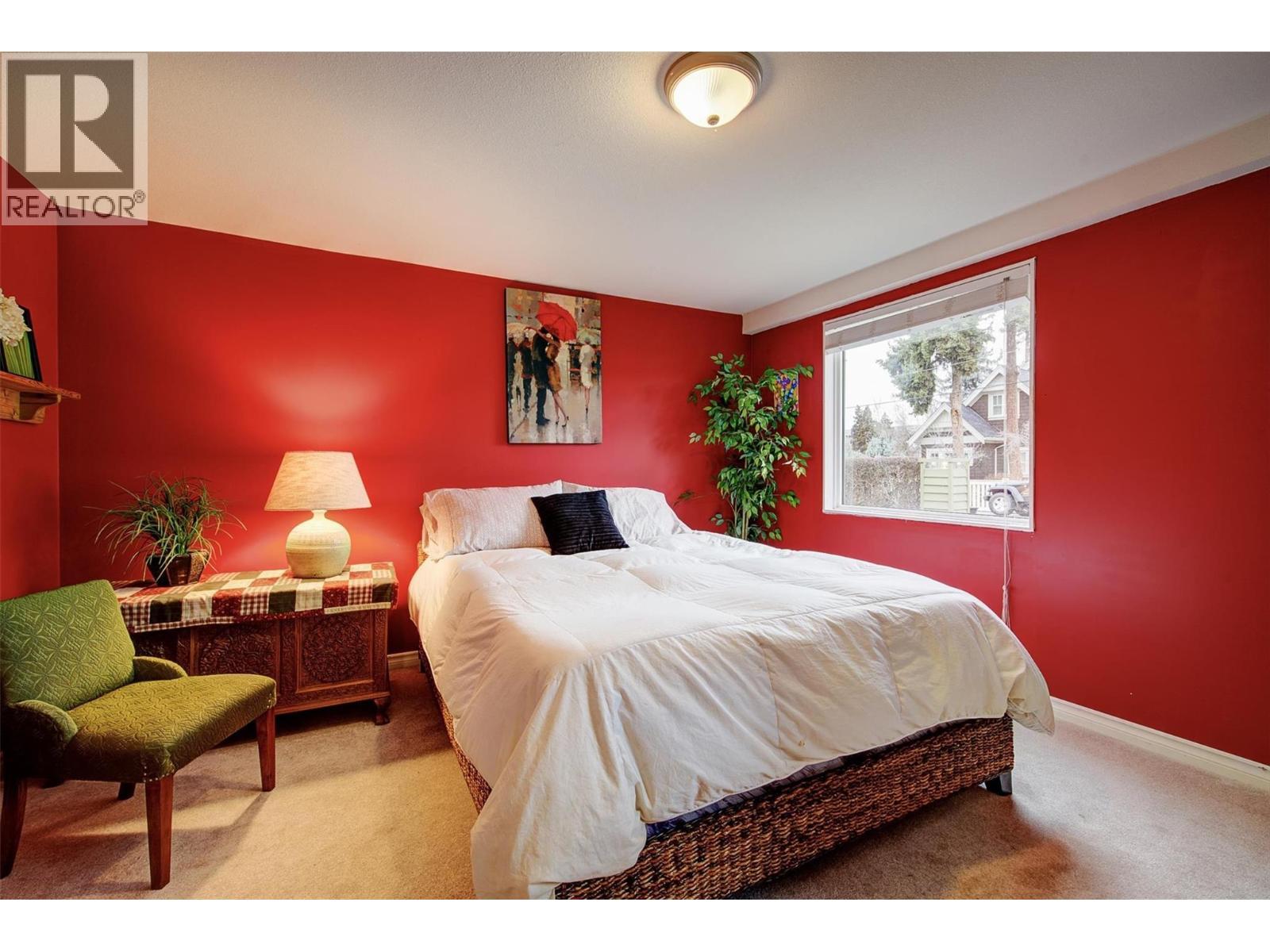 1 of 2 bedrooms on the lower level - 391 Braeloch Road, Kelowna, BC - Indoor Photo Showing Bedroom