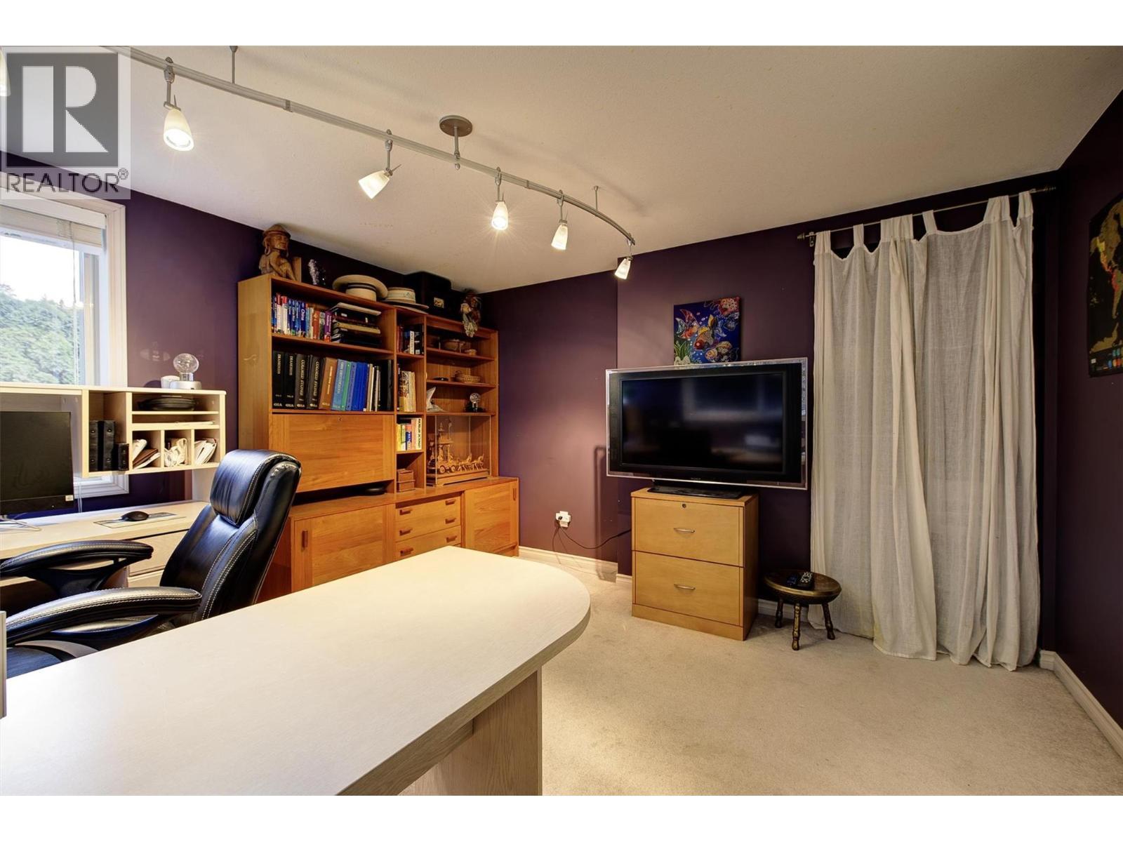 391 Braeloch Road, Kelowna, BC - Indoor Photo Showing Office