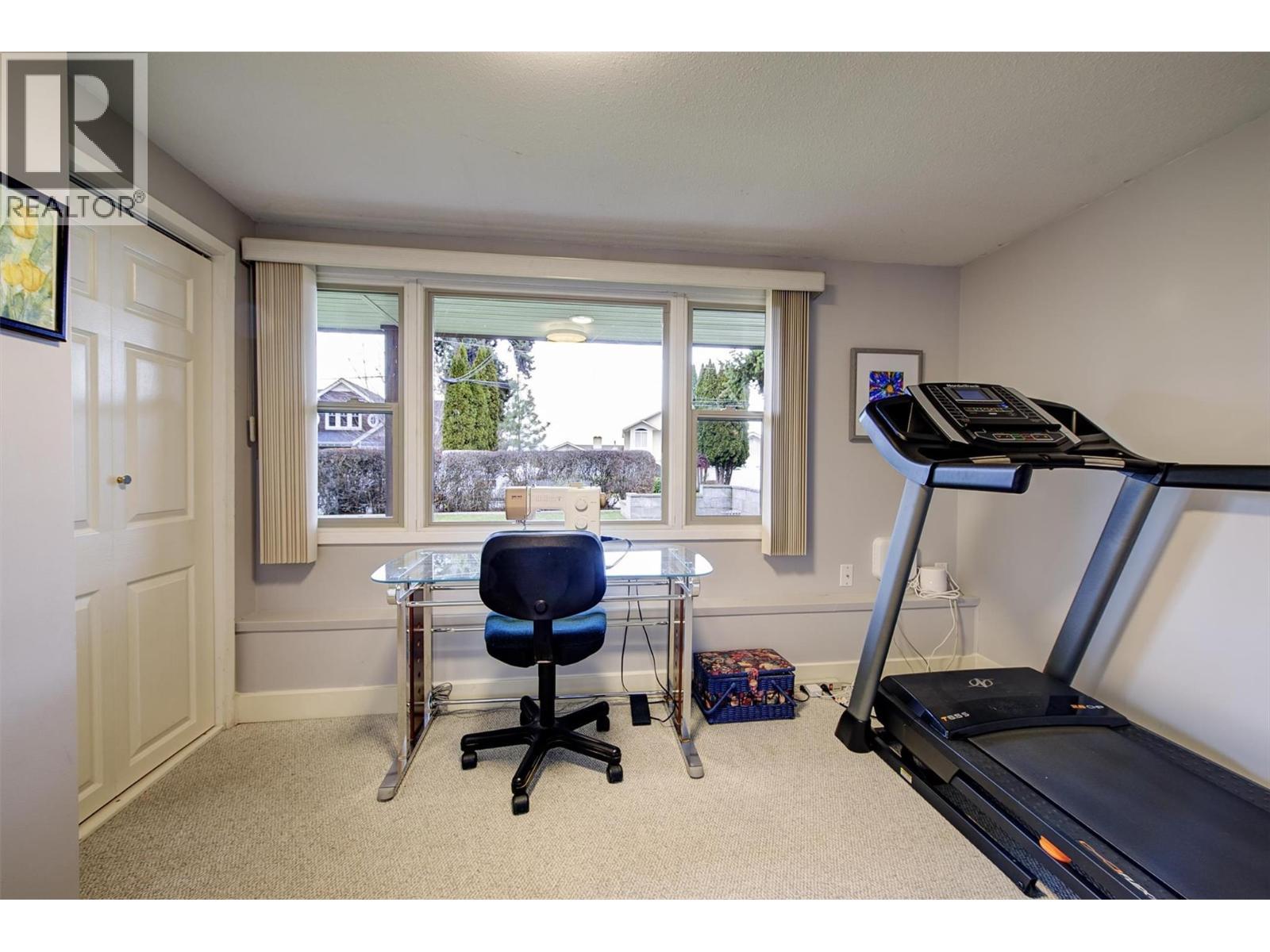 391 Braeloch Road, Kelowna, BC - Indoor Photo Showing Gym Room