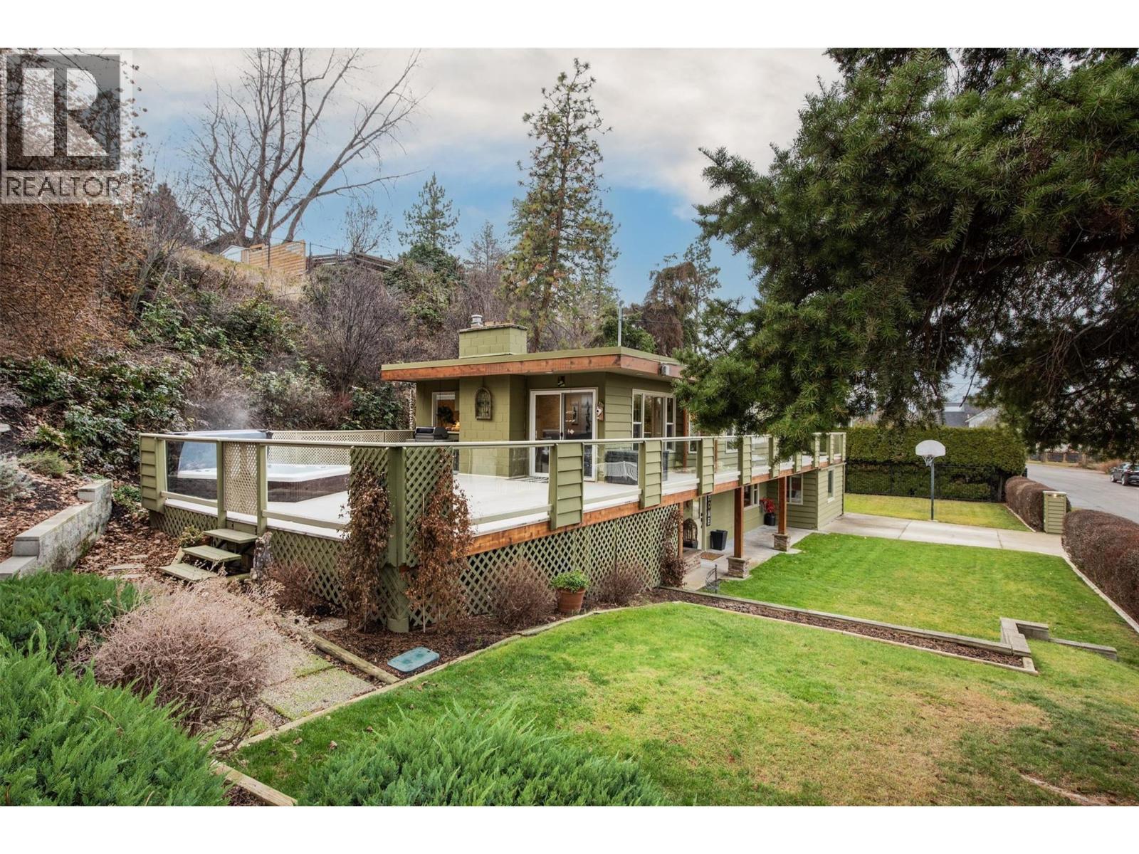 Access to the wrap around deck from both lawns - 391 Braeloch Road, Kelowna, BC - Outdoor With Deck Patio Veranda