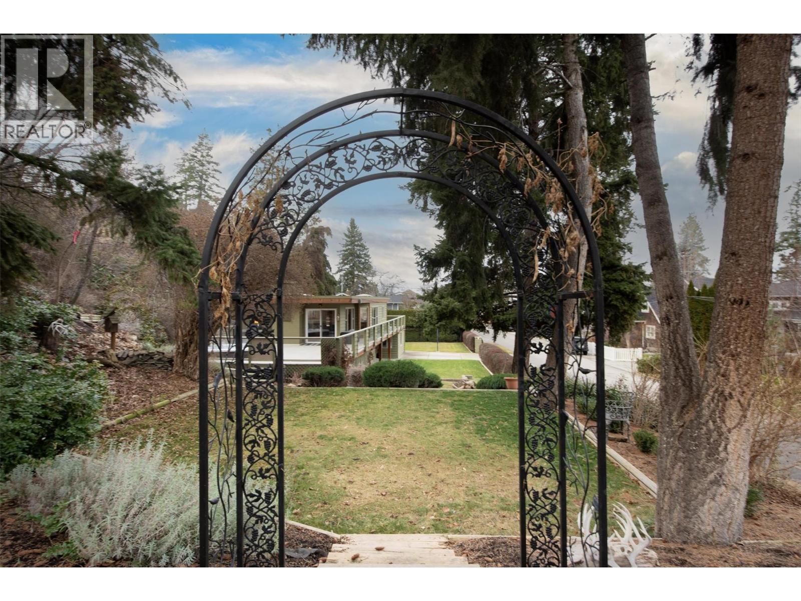 391 Braeloch Road, Kelowna, BC - Outdoor
