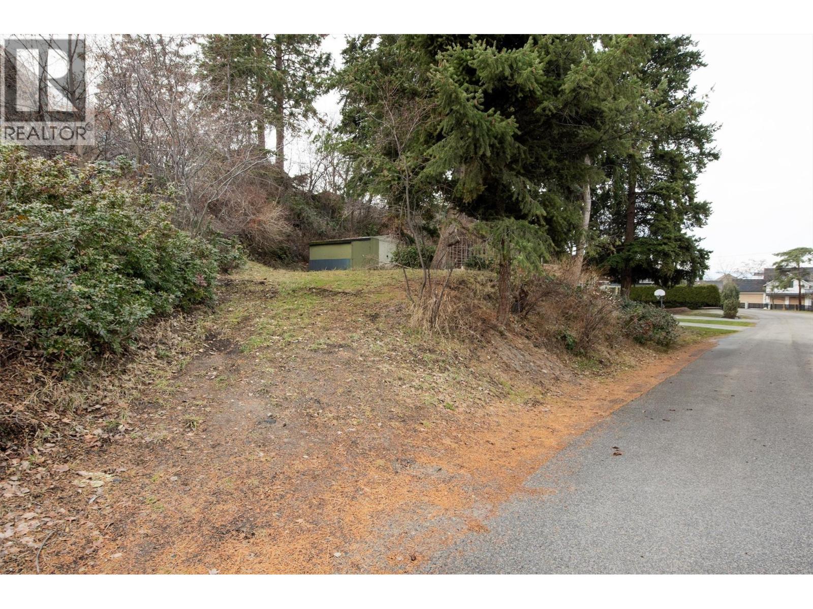 Space for RV or boat parking! - 391 Braeloch Road, Kelowna, BC - Outdoor