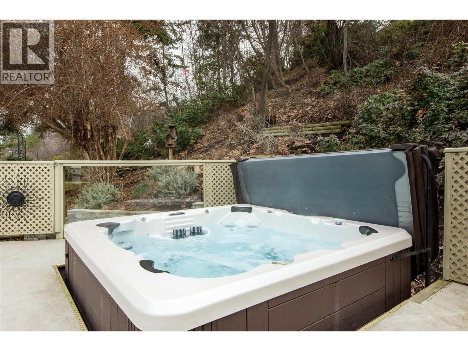 391 Braeloch Road, Kelowna, BC - Outdoor With Deck Patio Veranda