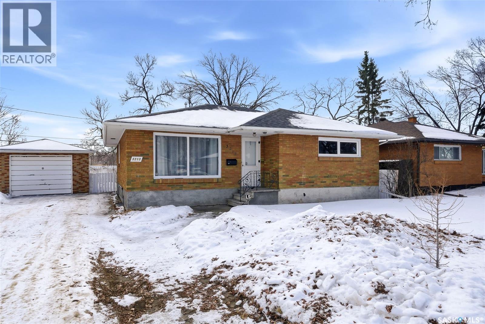3213 Patricia Avenue, Regina, SK - Outdoor