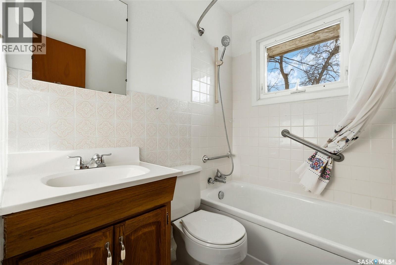 3213 Patricia Avenue, Regina, SK - Indoor Photo Showing Bathroom