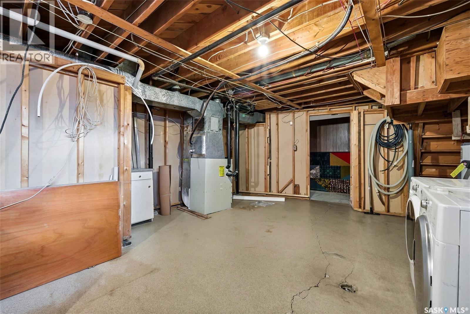 3213 Patricia Avenue, Regina, SK - Indoor Photo Showing Basement
