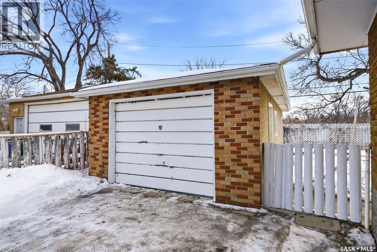 3213 Patricia Avenue, Regina, SK - Outdoor With Exterior