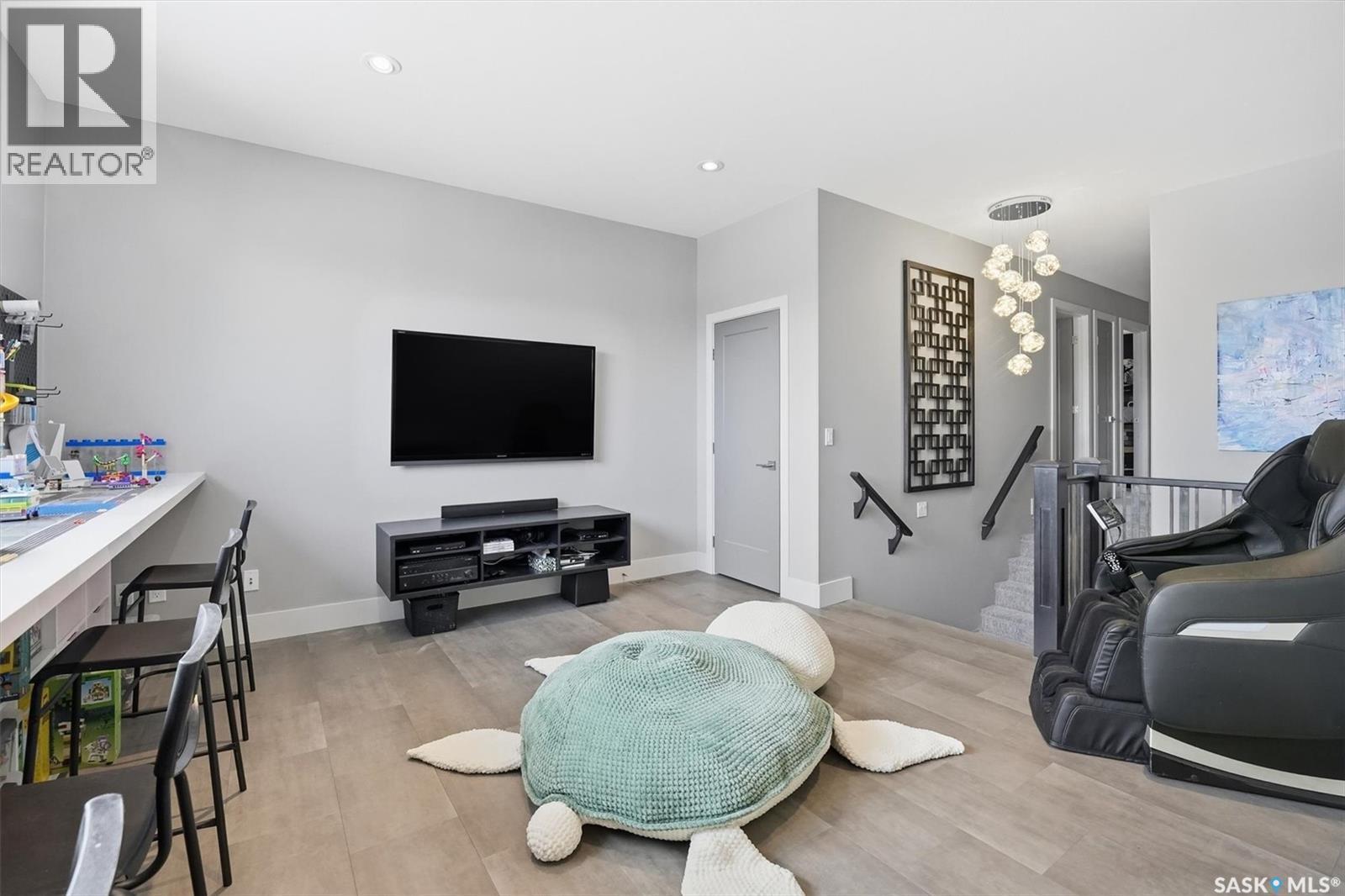 519 Bennion Terrace, Saskatoon, SK - Indoor Photo Showing Living Room