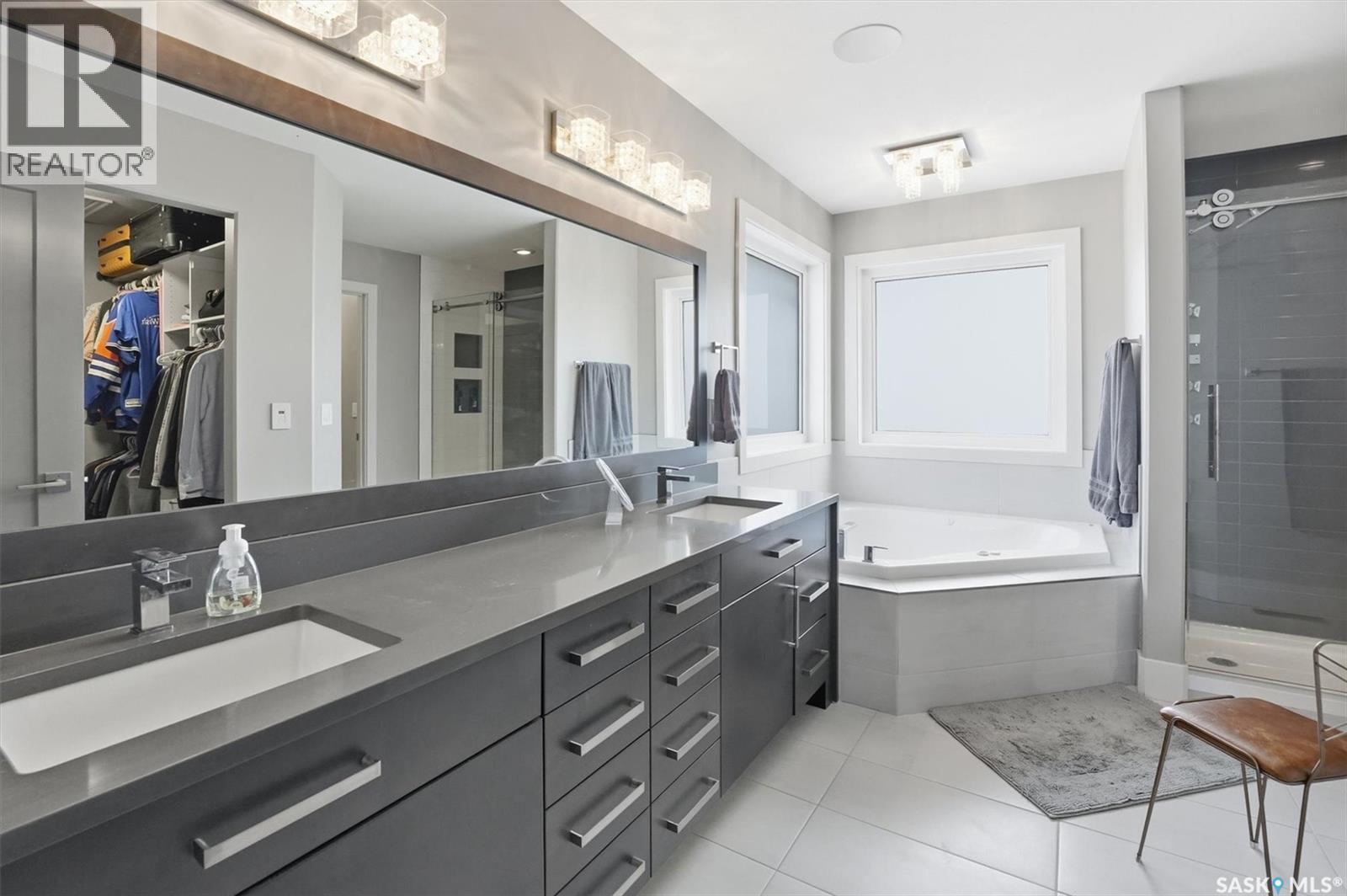 519 Bennion Terrace, Saskatoon, SK - Indoor Photo Showing Bathroom