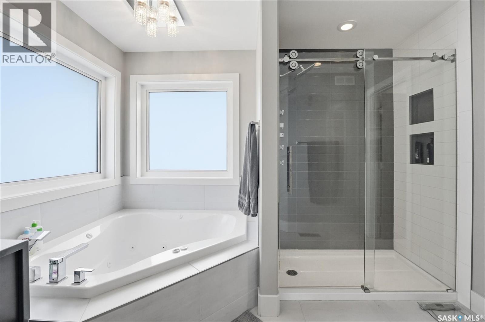 519 Bennion Terrace, Saskatoon, SK - Indoor Photo Showing Bathroom