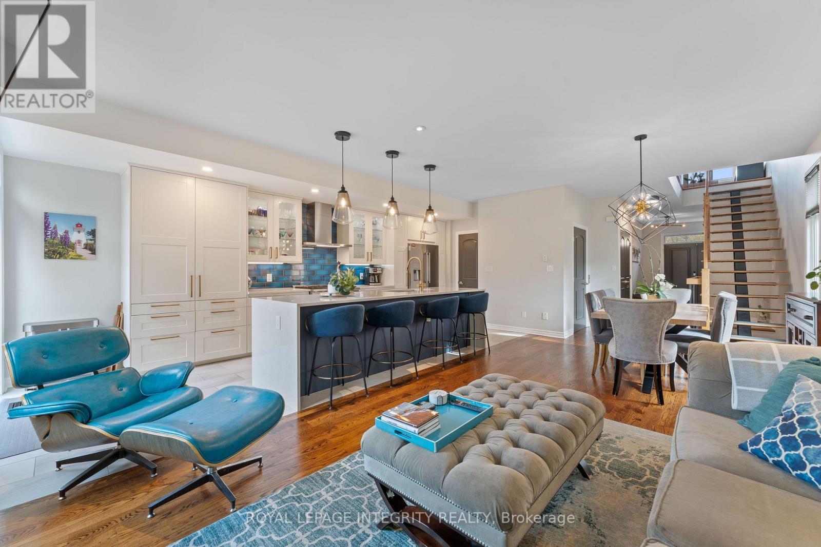 823 Petra Private, Ottawa, ON - Indoor Photo Showing Living Room