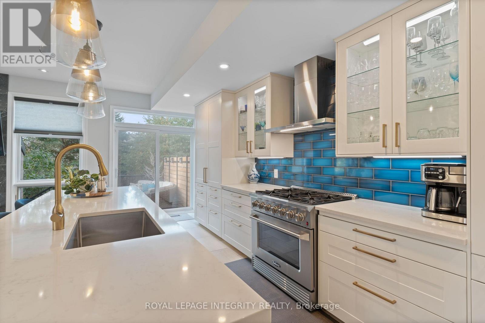 823 Petra Private, Ottawa, ON - Indoor Photo Showing Kitchen With Upgraded Kitchen