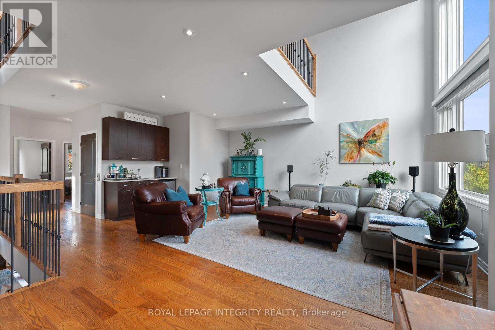 823 Petra Private, Ottawa, ON - Indoor Photo Showing Living Room