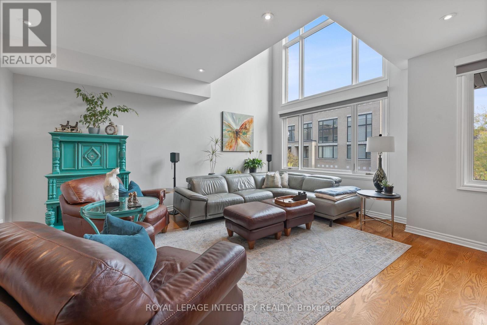 823 Petra Private, Ottawa, ON - Indoor Photo Showing Living Room