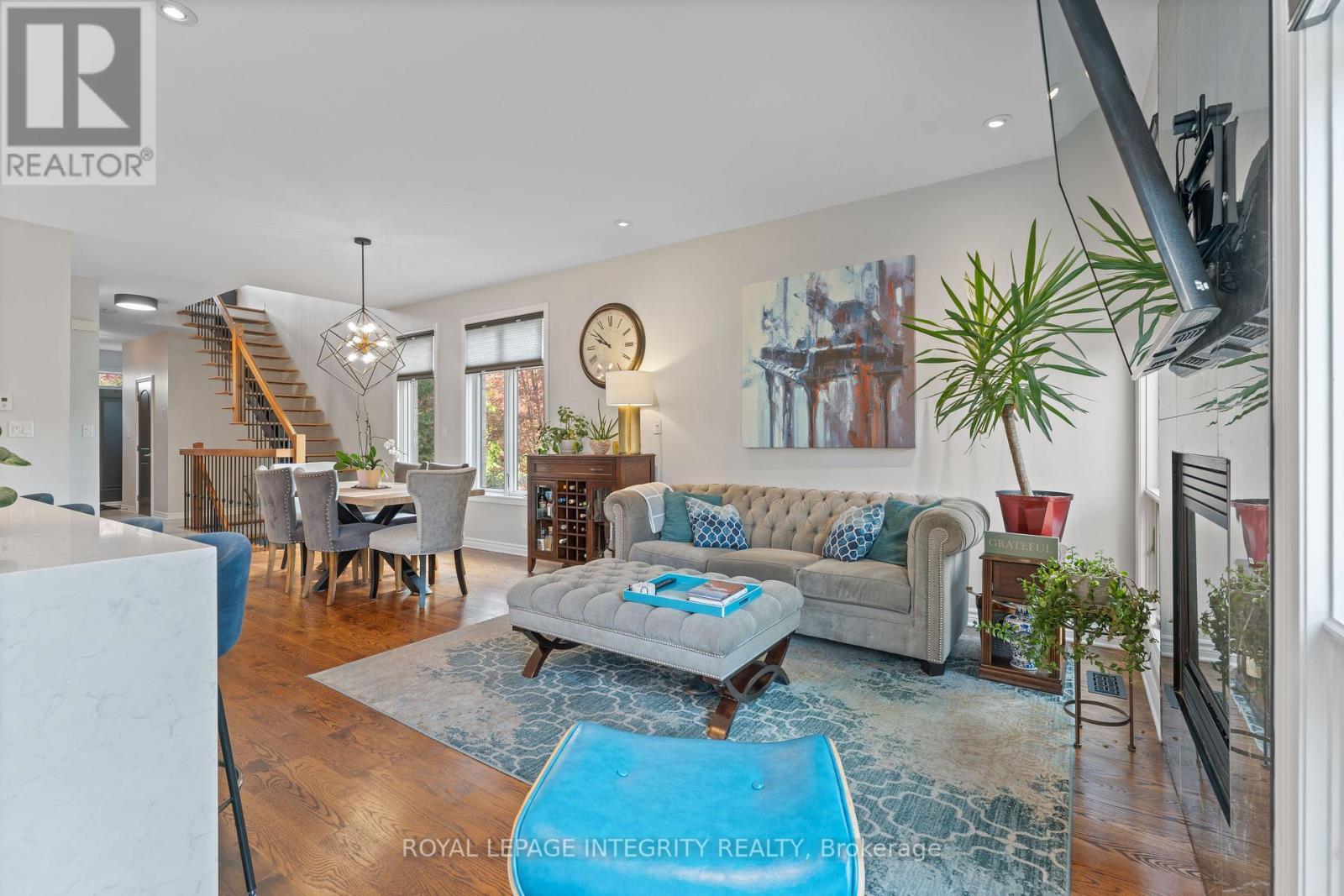 823 Petra Private, Ottawa, ON - Indoor Photo Showing Living Room