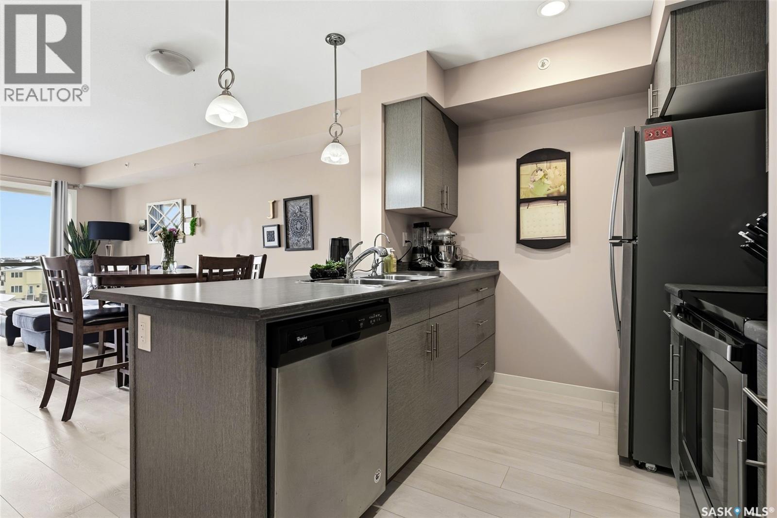 2418 5500 S Mitchinson Way S, Regina, SK - Indoor Photo Showing Kitchen With Stainless Steel Kitchen