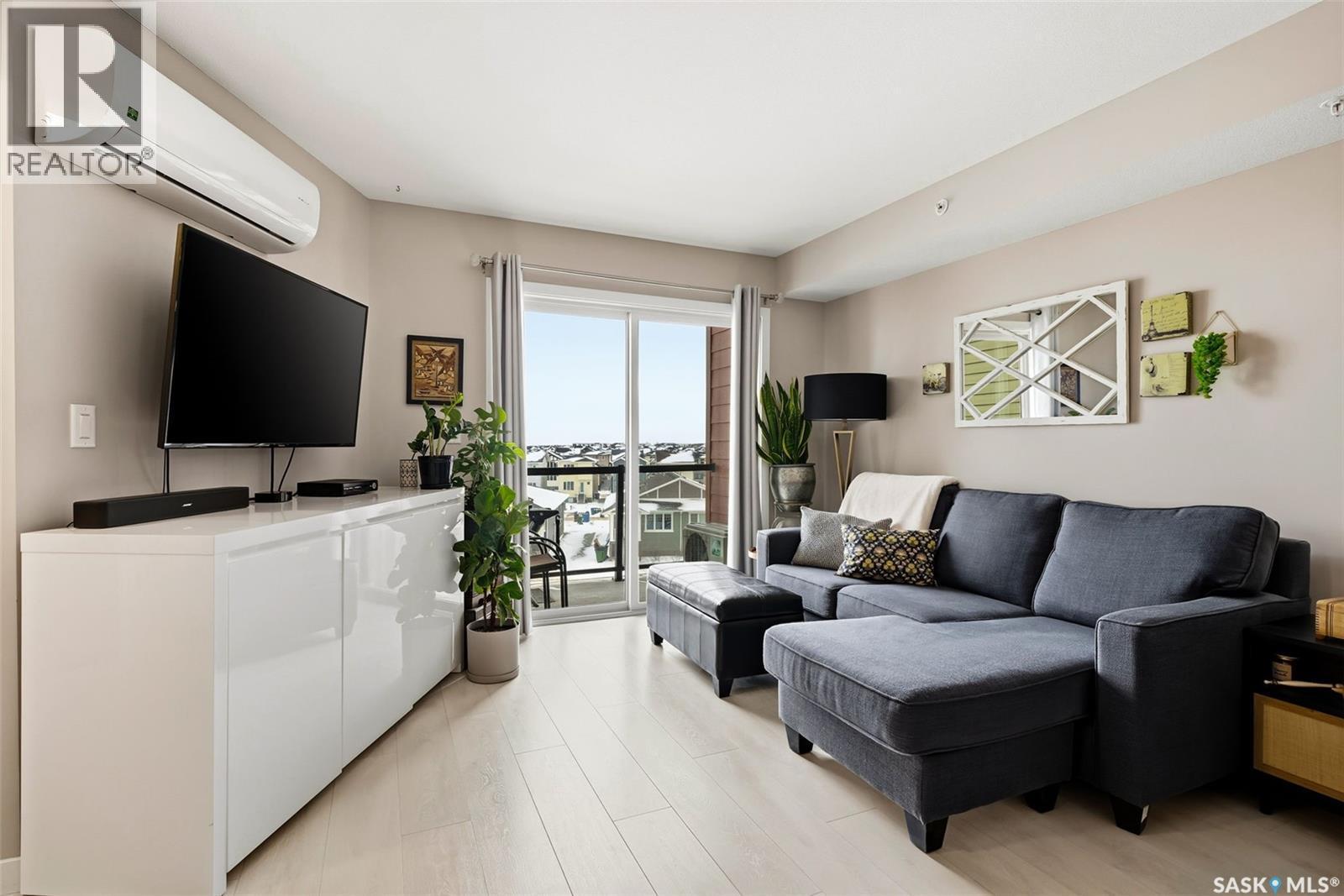 2418 5500 S Mitchinson Way S, Regina, SK - Indoor Photo Showing Living Room