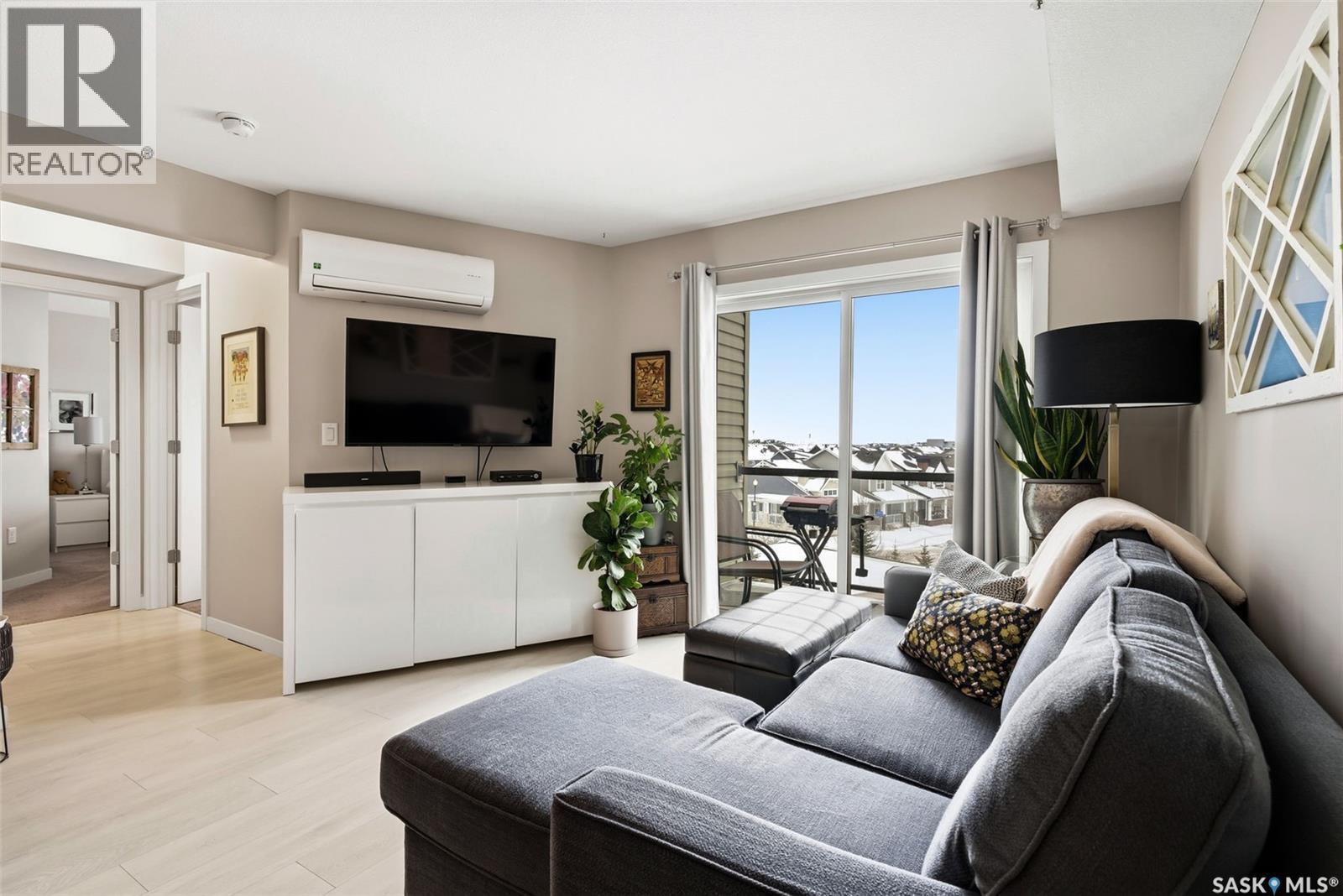 2418 5500 S Mitchinson Way S, Regina, SK - Indoor Photo Showing Living Room
